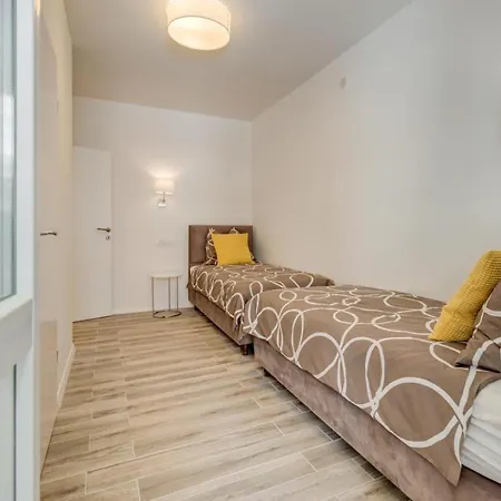 Angelo Apartment Split